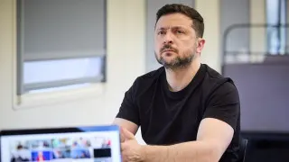 Президент Украины Владимир Зеленский считает, что усиление блокировок интернета и мессенджеров в России связано с подготовкой к всеобщей мобилизации и возможному новому наступлению в Украине, а также с попыткой протестировать реакцию НАТО через потенциальные провокации в странах Балтии.