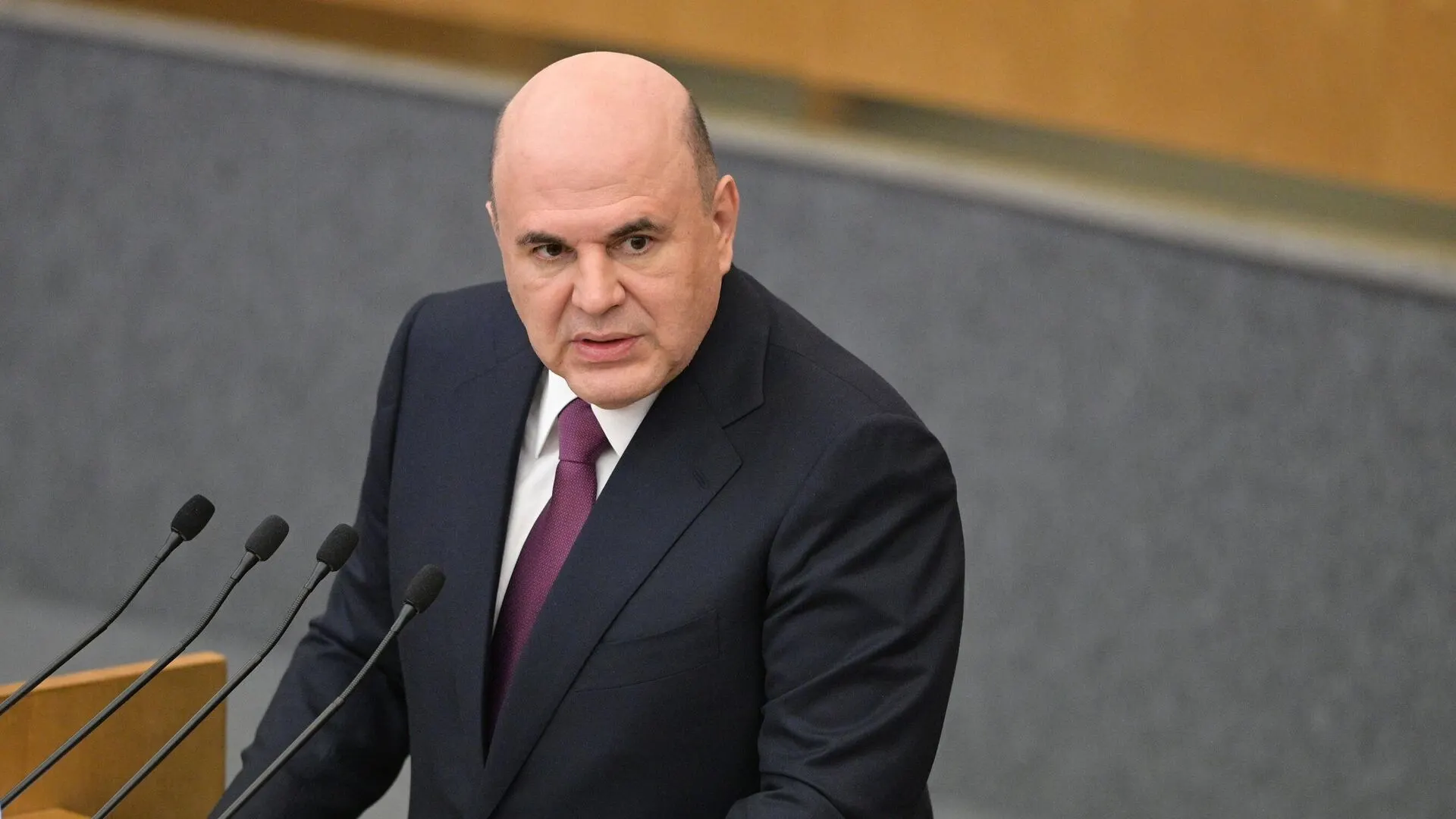 Ассоциация компаний электронной торговли поддержала идею поэтапного введения НДС на импорт, предупредив, что резкое ужесточение налогообложения может увести покупателей в нерегулируемые каналы и ударить по выручке российских продавцов.