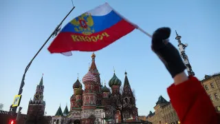 На фоне роста налогов, снижения спроса и замедления ВВП в российской экономике сформировался масштабный кризис неплатежей: просроченная задолженность бизнеса друг перед другом поднялась до 8,2 трлн рублей, что соответствует почти 4% ВВП.