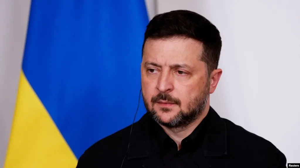 Президент Украины заявил, что краткое перемирие может быть использовано Россией как тактический обман для обеспечения спокойного проведения парада, при этом поддерживая инициативы, которые защищают мирных жителей и помогают обмену пленными.