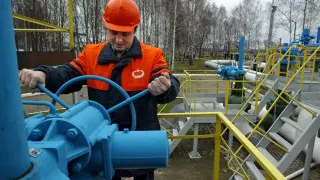 С 1 мая приостанавливается прокачка казахстанской нефти по нефтепроводу «Дружба» в Европу, что грозит усилить дефицит топлива на фоне перебоев поставок с Ближнего Востока и осложнить снабжение Германии и Венгрии.