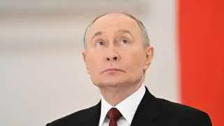 Владимир Путин сравнил нынешнюю ситуацию с Великой Отечественной войной, призвав общество к всеобщему участию в поддержке фронта, и пообещал довести до конца создание «зоны безопасности» на границе с Украиной. Эксперты при этом указывают на подготовку к новой волне частичной мобилизации и ограниченные успехи российской армии на поле боя.