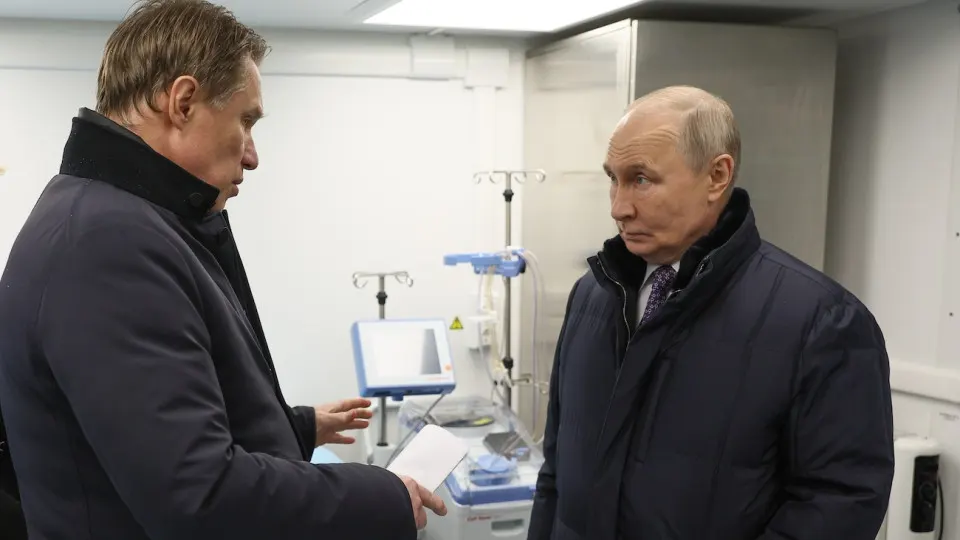 Президент потребовал от Минздрава увеличить охват диспансеризации репродуктивного здоровья мужчин и женщин на фоне многолетнего снижения числа рождений в России.