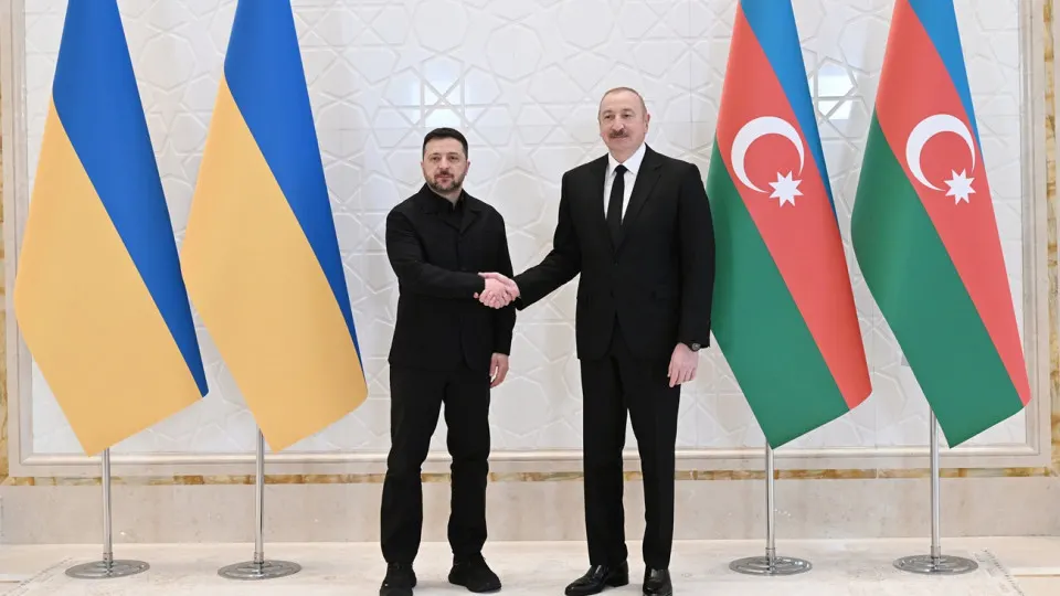 Президенты Украины и Азербайджана на встрече в Габале подтвердили взаимную поддержку территориальной целостности, договорились развивать совместное производство вооружений и обсудили перспективы трехсторонних мирных переговоров с участием России и США.