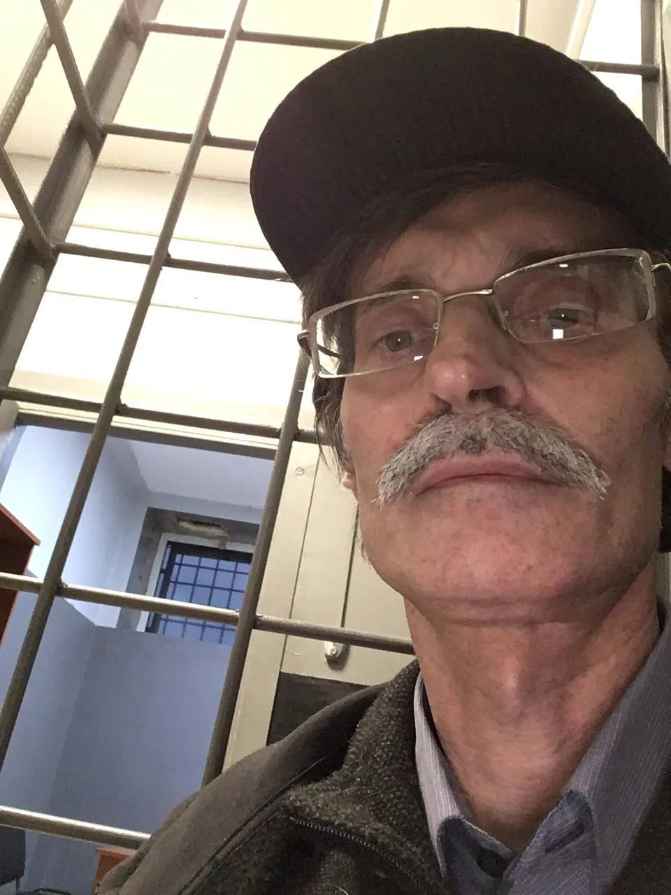 Суд оштрафовал руководителя фракции «Яблока» в Петрозаводском горсовете Дмитрия Рыбакова на 1 000 рублей по статье о «демонстрации экстремистской символики» за три поста 2020 года, которых нет на его странице. Решение может помешать ему участвовать в осенних выборах.
