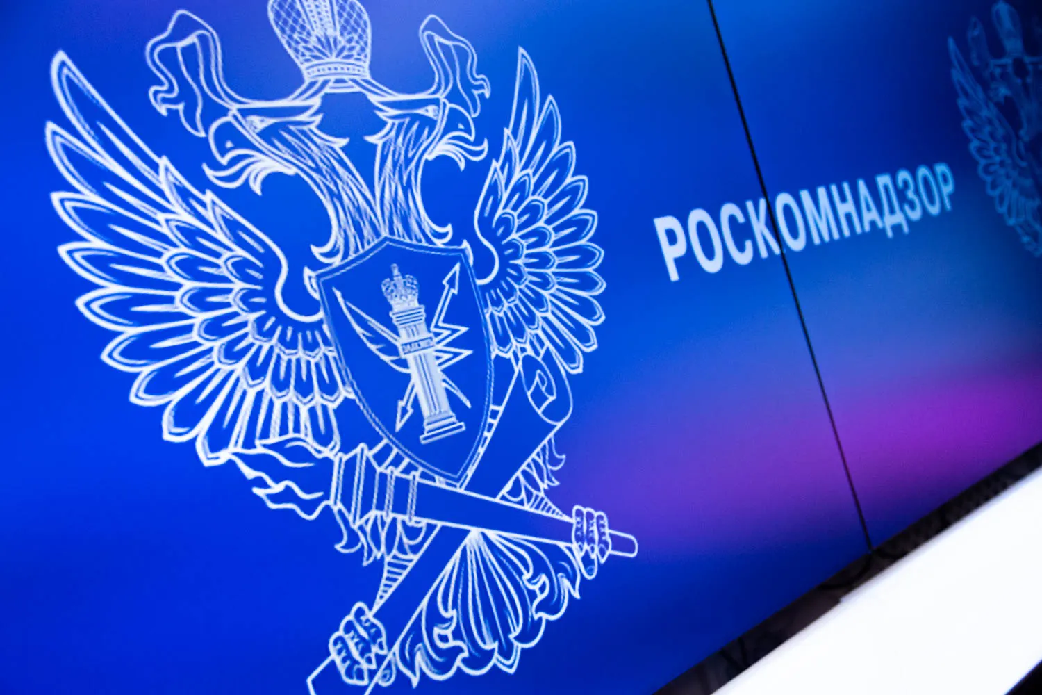 С декабря 2025 года в суды направлены не менее восьми протоколов по статье 13.11 КоАП против крупных иностранных игровых компаний за нарушение требований по хранению и обработке персональных данных россиян; некоторые издатели уже оштрафованы.