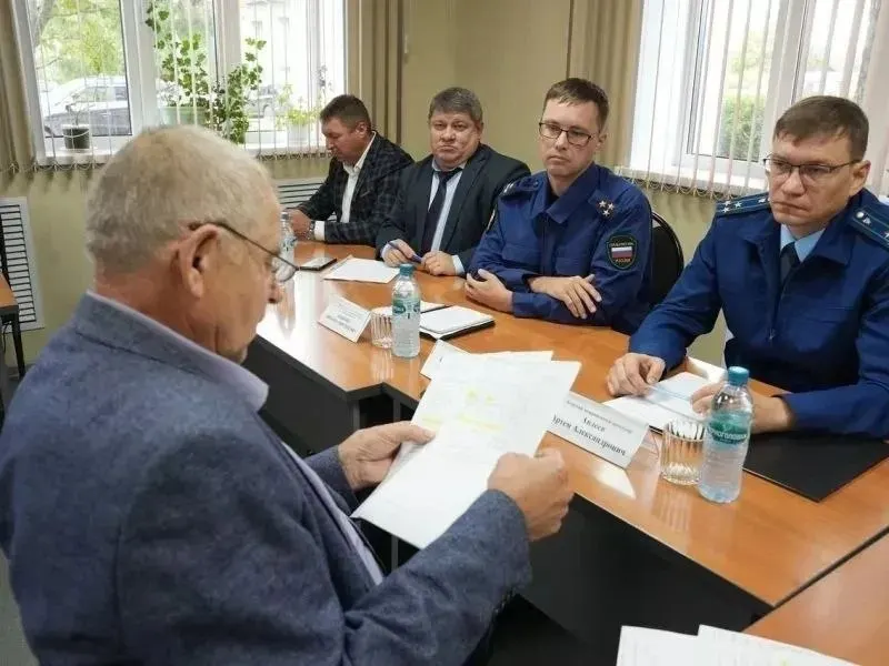 Бывшему главному инженеру ресурсоснабжающей организации предъявлено обвинение в превышении полномочий: жителям села и местным предприятиям насчитали более 1,5 млн рублей ущерба, по данным следствия ущерб возмещён.