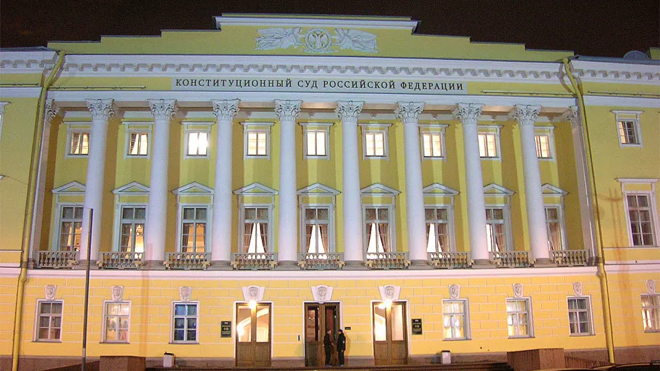 Председатель Конституционного суда предложил исключить антикоррупционные иски из общих сроков исковой давности, ссылаясь на их скрытый характер. Такая позиция усиливает практику деприватизации и передачи крупных активов государству.