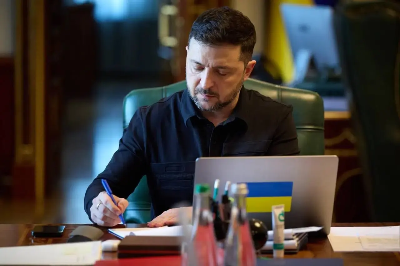 Президент Украины сообщил, что ВСУ введут режим тишины в ночь на 6 мая и будут действовать «зеркально» после заявления Минобороны РФ об одностороннем перемирии 8–9 мая.