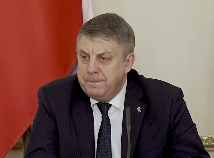 Через день после отставки Богомаз получил мандат депутата Госдумы от «Единой России». Одновременно ушёл с поста губернатора Белгородской области Вячеслав Гладков.