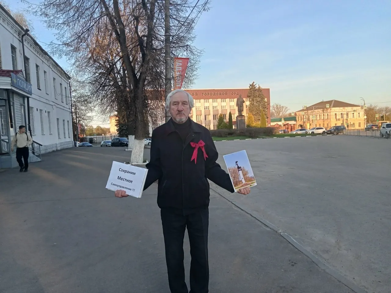 В Александрове (Владимирская область) суд признал Юрия Саенко виновным по части 2 статьи 20.2 КоАП — обвинение связано с одиночным пикетом 1 мая в защиту местного самоуправления.