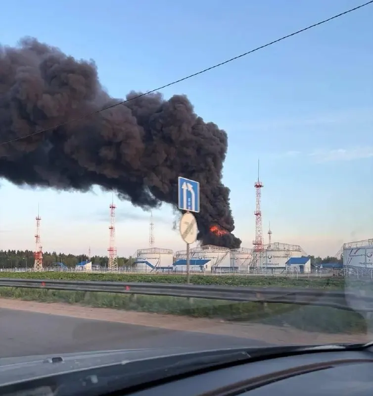 Ночью и утром неизвестные БПЛА атаковали Московский НПЗ, нефтеналивную станцию и технопарк в Зеленограде. По меньшей мере 3 погибших, 12 пострадавших; повреждены жилые дома, в Шереметьево зафиксирован пожар, рейсы задерживаются.