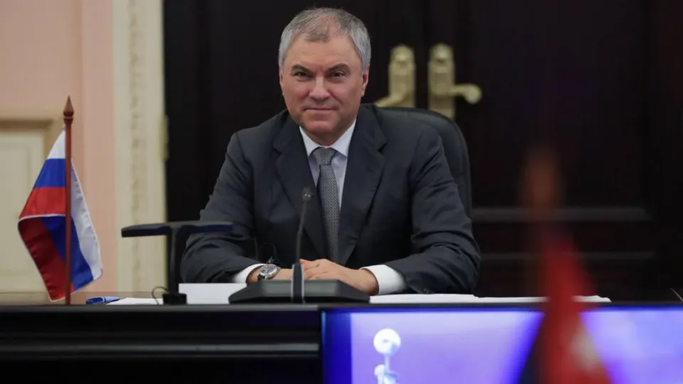 Председатель Госдумы заявил, что использование западного оружия и спутниковых технологий для ударов по гражданским объектам может вынудить Россию ответить «оружием, которое не оставит следа ни от кого». Угроза последовала после атаки на оккупированный Старобельск и последовавших ударов по Киеву.