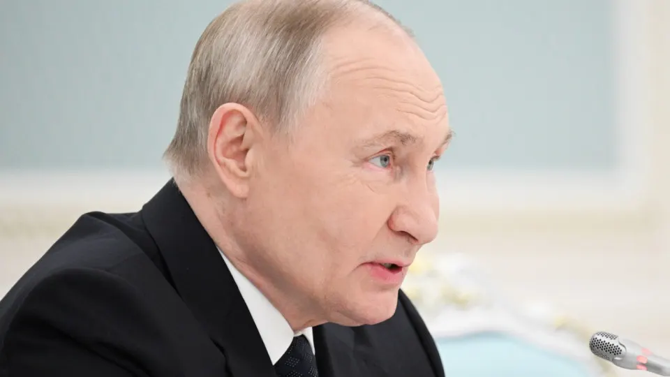 Власти поставили задачу привлечь в российские вузы полмиллиона иностранных обучающихся к 2030 году. Одновременно фиксируется активная вербовка иностранцев и студентов в вооружённые формирования и на контрактную службу, вплоть до случаев давления на учащихся.