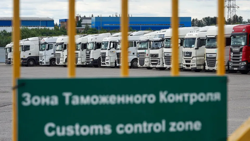 Правительство ввело переходный период для системы подтверждения ожидаемых товаров (СПОТ): обязательные обеспечительные платежи по НДС и акцизам временно не требуются. Упрощённый порядок ввоза сохранён до 31 августа, а часть отсрочек действует по иным срокам для поставок из стран ЕАЭС и через Беларусь.