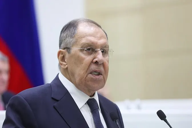 Глава МИД РФ заявил, что нормы Евразийского экономического союза и Евросоюза взаимоисключающие, и решение по членству Армении должно быть принято быстро — оно повлияет на тарифную политику и фитосанитарные требования.