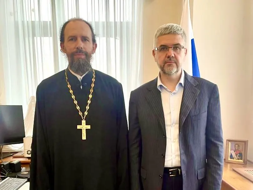 Замминистра юстиции Вадим Баланин заявил, что незарегистрированное сожительство представляет угрозу безопасности России; Минюст проводит мониторинг и готовит возможные изменения в Семейный кодекс.