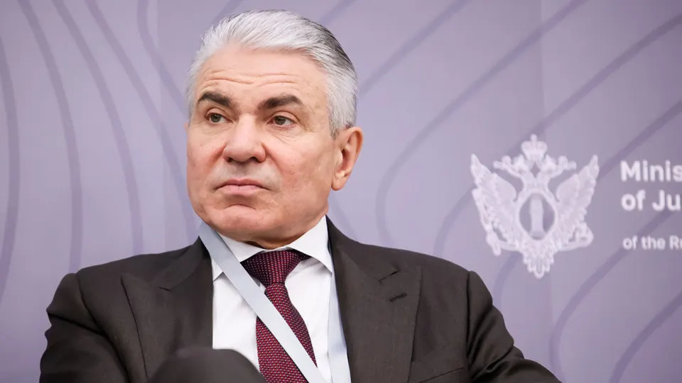 Замминистра юстиции заявил, что разработчики ИИ должны обеспечить механизмы, препятствующие использованию нейросетей во вред суверенитету, и предложил закрепить ответственность владельцев моделей.