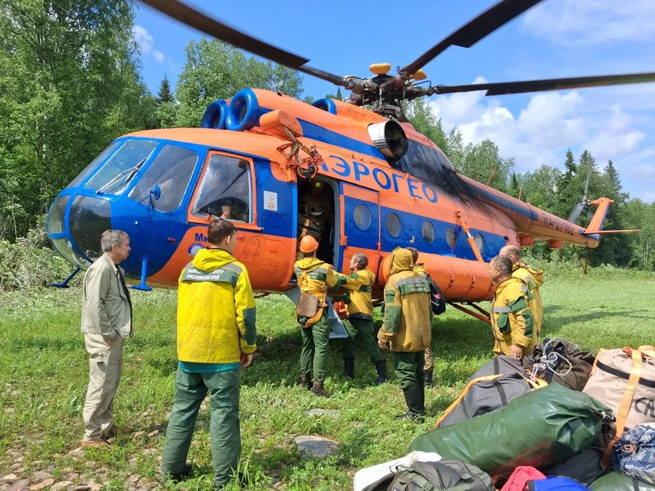 Площадь лесных пожаров в регионе выросла до примерно 275,4 тыс. га. В зоне контроля остаются 74 очага на площади 55,8 тыс. га, угрозы населённым пунктам нет.