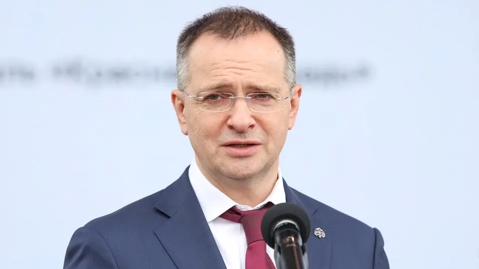 Владимир Мединский призвал ввести более строгую проверку фильмов на всех этапах производства, заявив о пользе цензуры и настаивая на недопущении к прокату картин, снятых на государственные средства, если они «некачественные». Параллельно расширяется государственная поддержка «патриотических» проектов и готовится экспертный совет по историческому контенту.