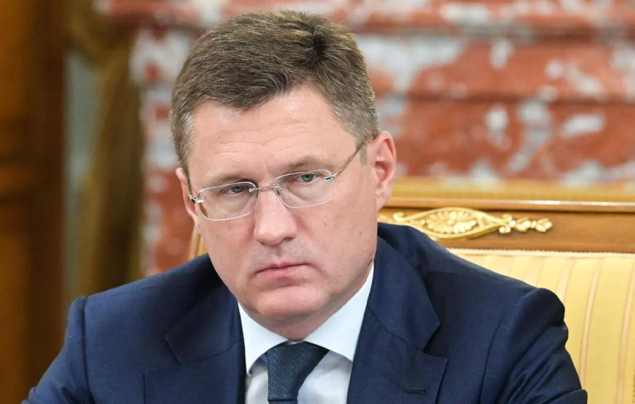 Власти принимают меры по защите нефтеперерабатывающих заводов и восстановлению их загрузки — дефицит топлива связан с частичными простоями НПЗ.