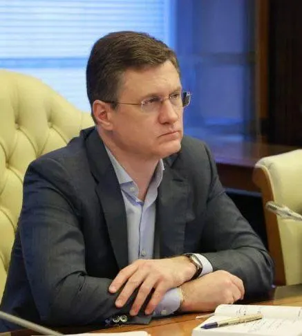 Александр Новак провёл совещание по топливному рынку — регионы доложили о запасах, логистике и обеспечении экстренных служб; даны указания на ежедневный мониторинг и координацию действий.