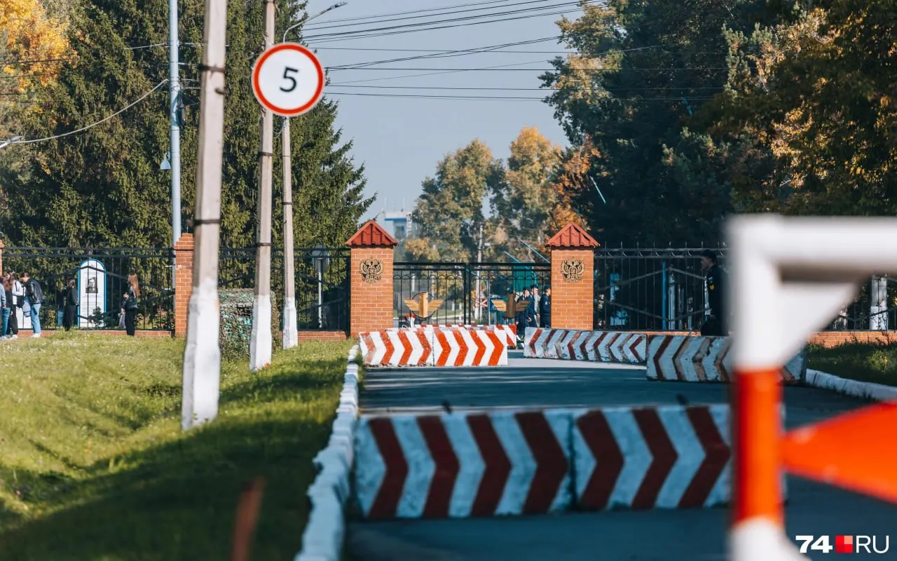 Правительство подписало распоряжение о возвращении Челябинского высшего военного авиационного училища штурманов из подчинения военной академии в самостоятельную структуру. Реорганизация должна завершиться к 1 сентября 2026 года, учредителем останется Минобороны.