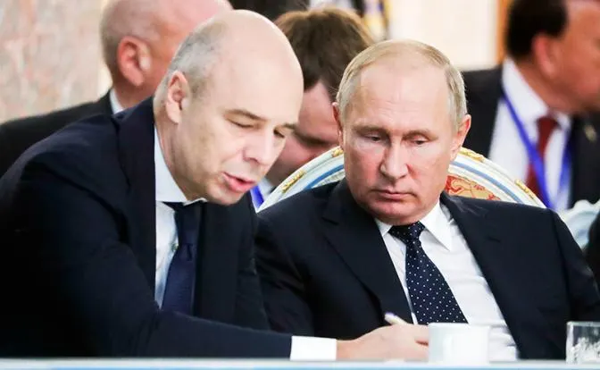 Глава Минфина сообщил о планах «коррекции» бюджета-2026. Дефицит уже достиг 5,9 трлн рублей, при этом не уточнено, какие статьи расходов будут сокращены — депутат предупреждает о риске замораживания программ развития.