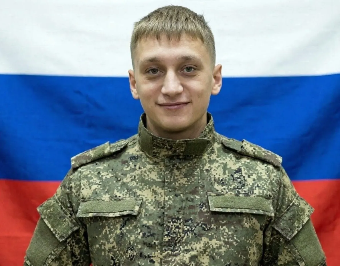 23‑летний Валерий Аверин подписал контракт в январе 2026 года, прошёл обучение оператором БПЛА и погиб под Луганском через три месяца службы.
