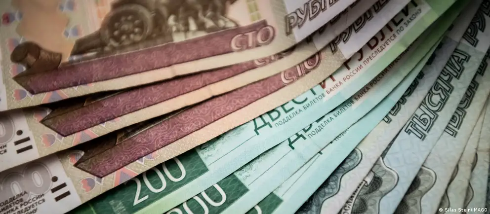 Правительство ожидает замедления экономического роста в 2026 году до 0,4% с последующим восстановлением с 2027 года. Одновременно прогнозируется снижение инвестиционной активности, замедление роста доходов населения и ухудшение потребительского настроения.