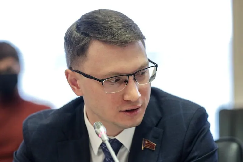 Артем Прокофьев — один из трёх кандидатов на должность уполномоченного по правам человека; решение по кандидатуре ожидается сегодня. В списке также Иван Сухарев и, как основной кандидат, Яна Лантратова.