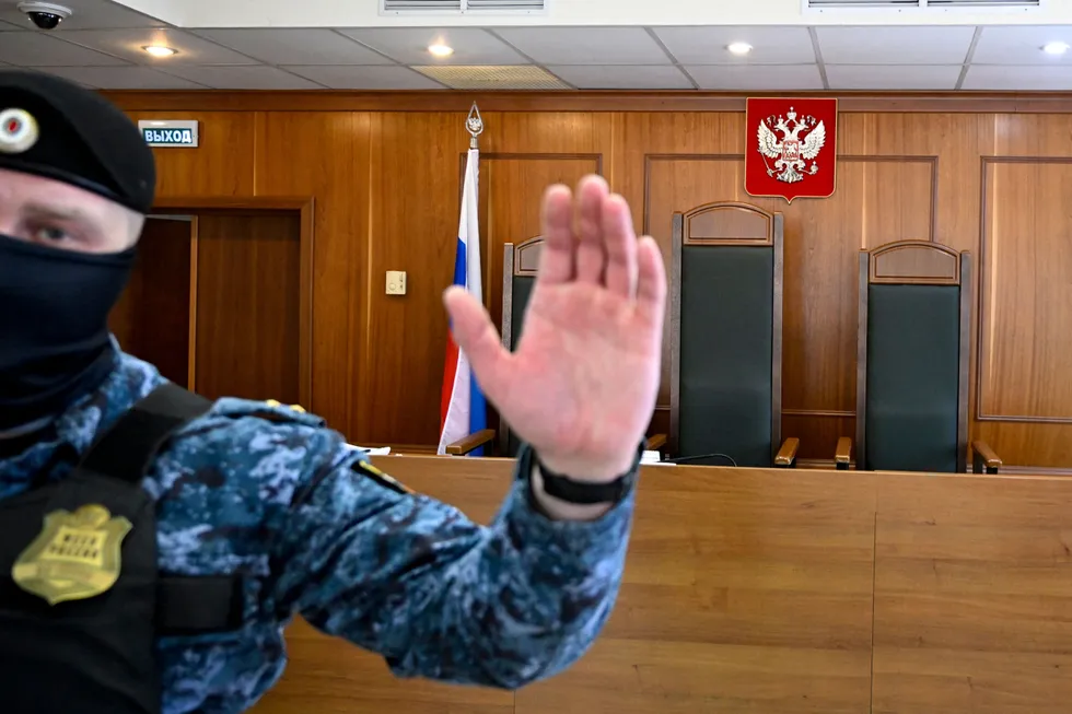 Судебный департамент при Верховном суде прекратил открытый доступ к архиву данных о судимости с 2005 года и задержал отчёт за 2025 год. Это лишает исследователей и общества важного инструмента для оценки репрессий, военных отправок и социальных изменений.