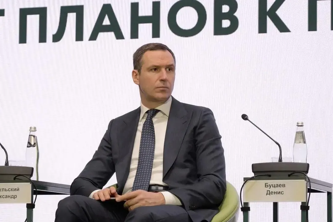 Буцаев подозревается в хищении средств Российского экологического оператора. По данным следствия, он может находиться в США; мусорная реформа, за которую отвечал чиновник, признана проваленной.