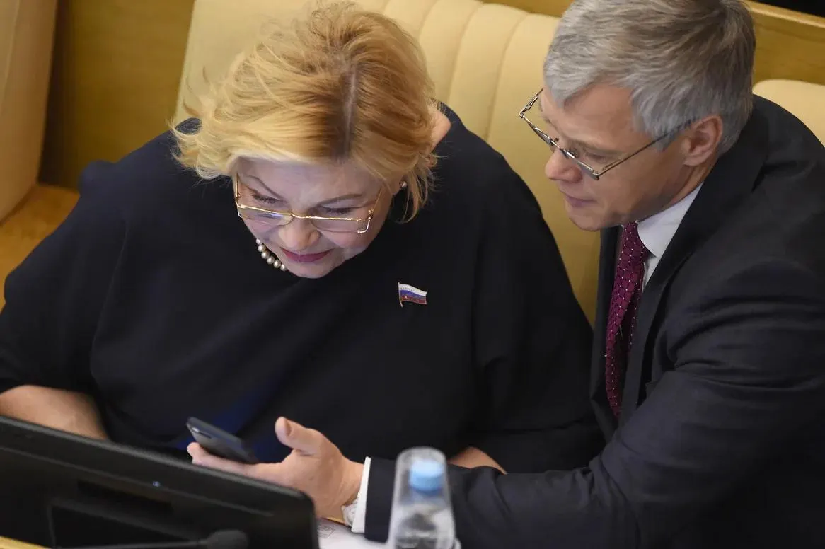 Депутат от Челябинской области Валерий Гартунг вместе с Еленой Драпеко оказался среди двух голосовавших против обращения, осуждающего удар по Старобельску; спикер назвал это «техническим сбоем» и потребовал проверить голосование.