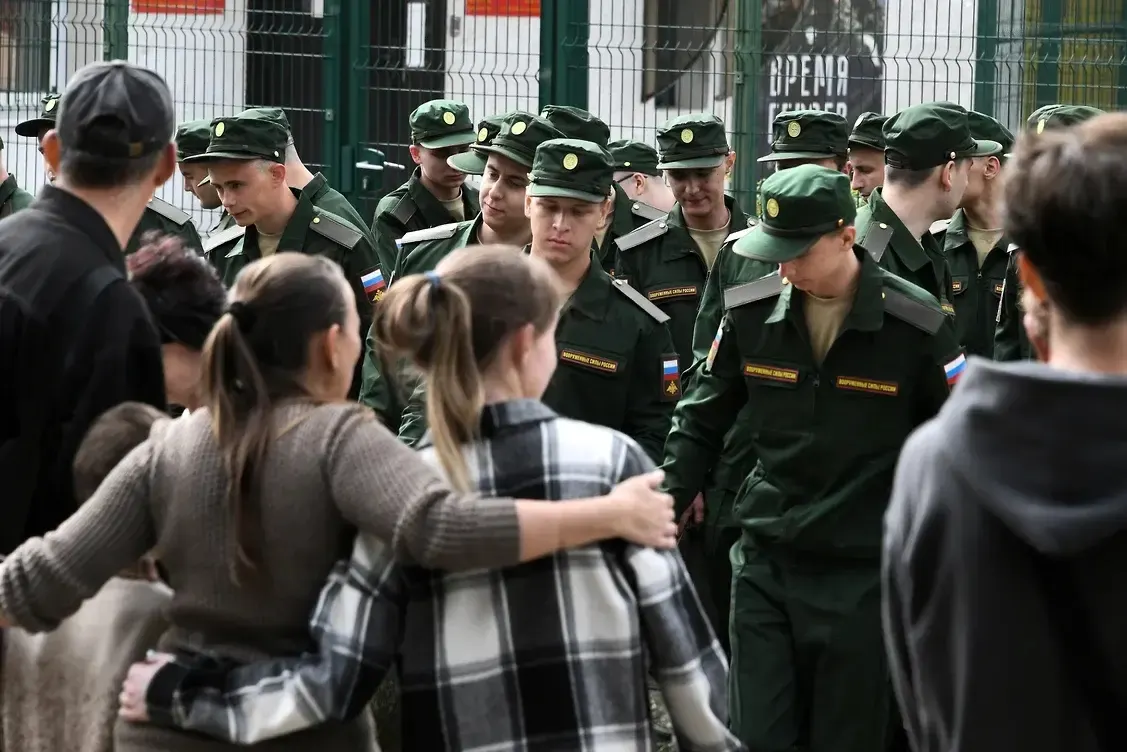Группа из более чем 450 женщин намерена через судебные иски добиться изменения федеральных норм, которые лишают права на выплаты тех, у кого не было общего несовершеннолетнего ребёнка с погибшим.