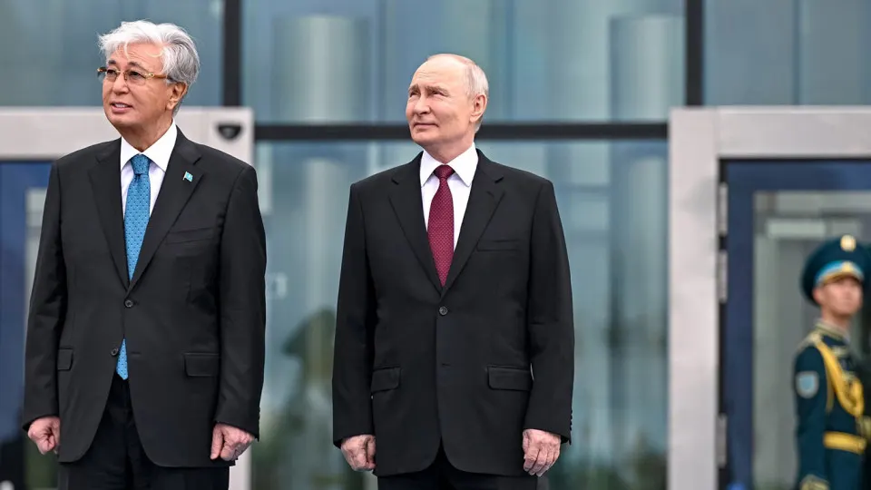 По соглашению между Москвой и Астаной российский экспортный кредит покроет основную часть инвестиций в первую казахстанскую атомную электростанцию у озера Балхаш; стройка начнётся в 2027 году, первый реактор заработает к 2034 году.