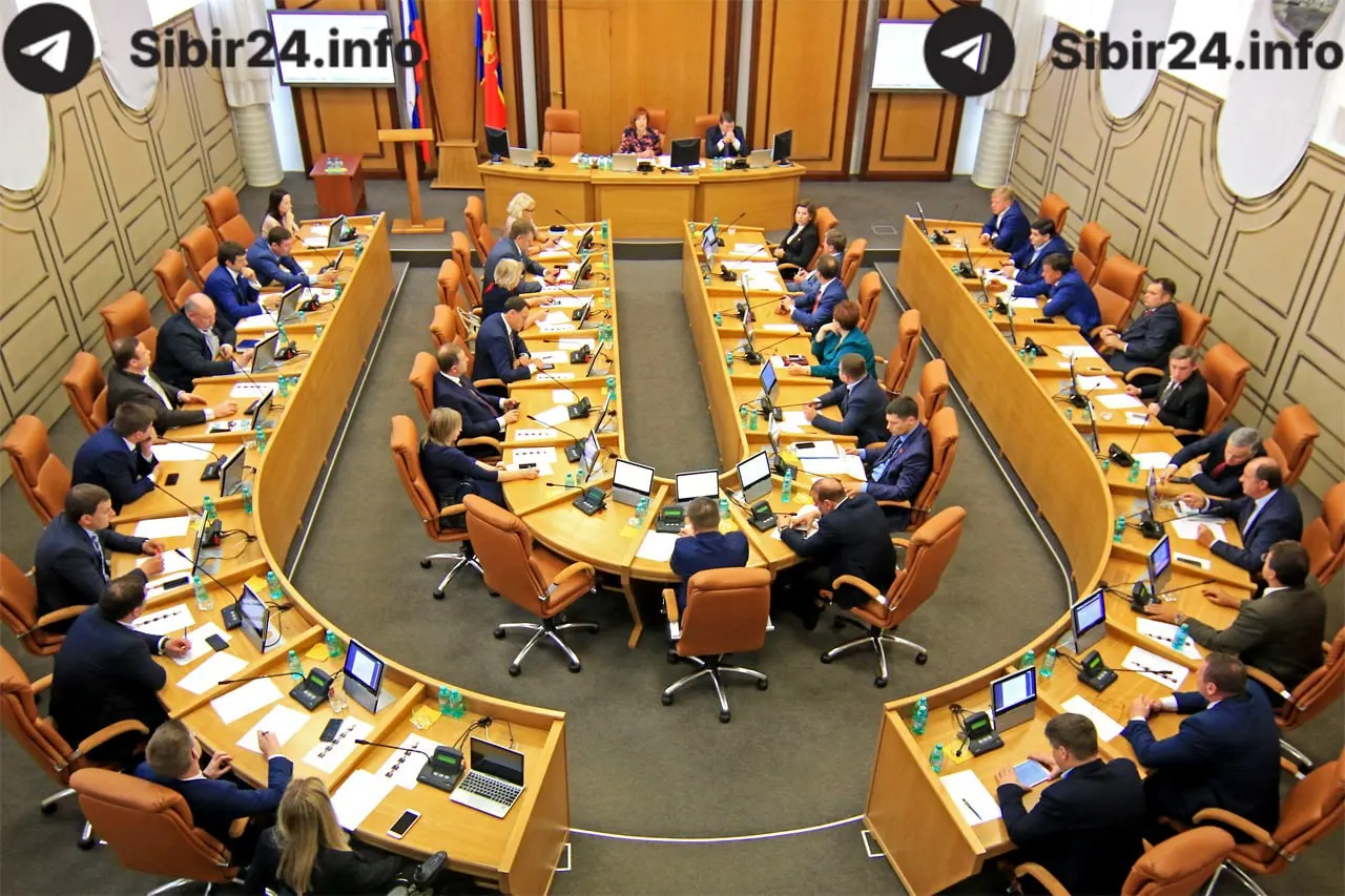 В краевом парламенте предложили регламент, который разрешит депутатам проводить сессии удалённо при военном или чрезвычайном положении, режиме повышенной готовности, карантине и других экстренных мерах.