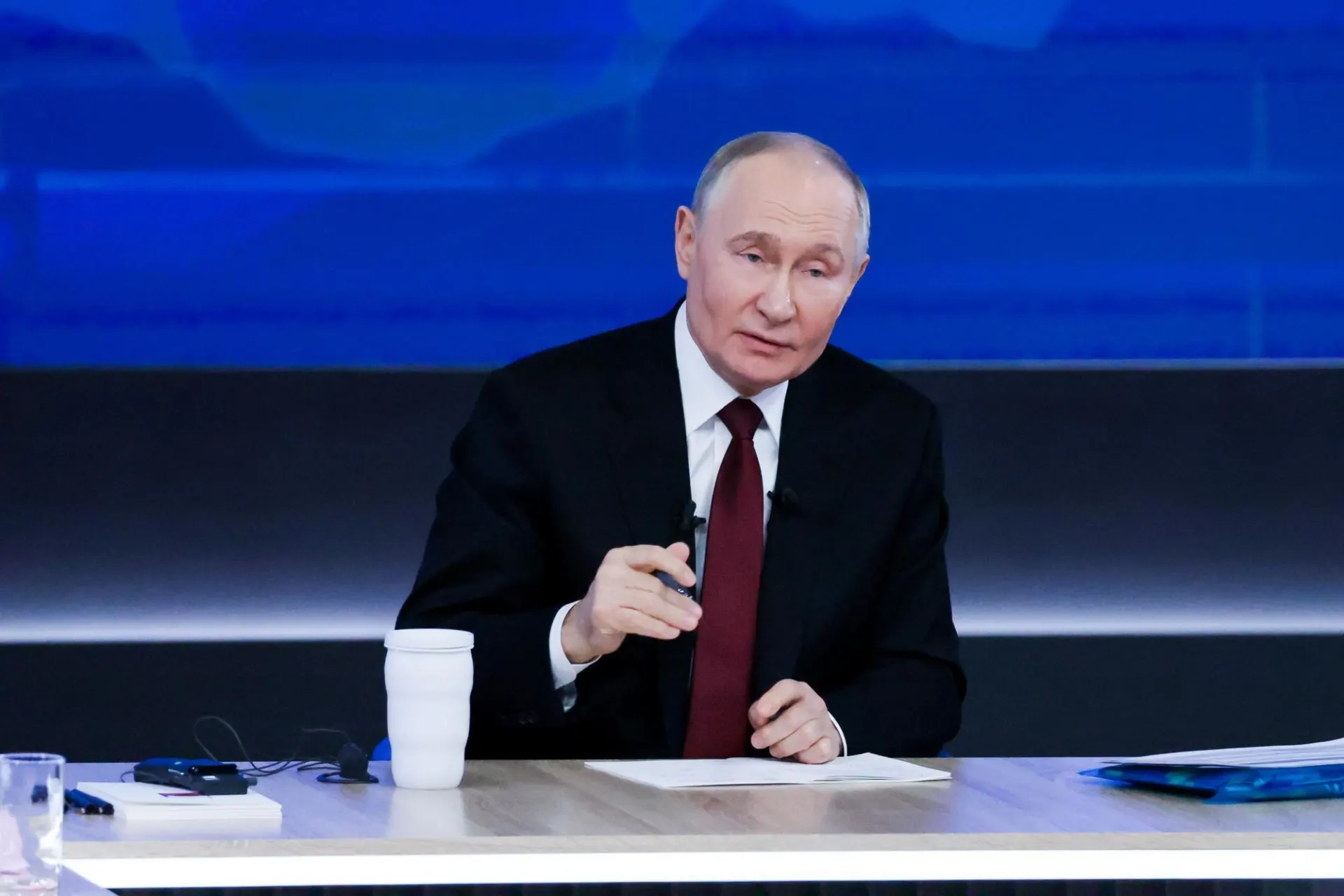 В День медицинского работника президент заявил о мерах по расширению сети медицинских учреждений и повышению престижа профессии.