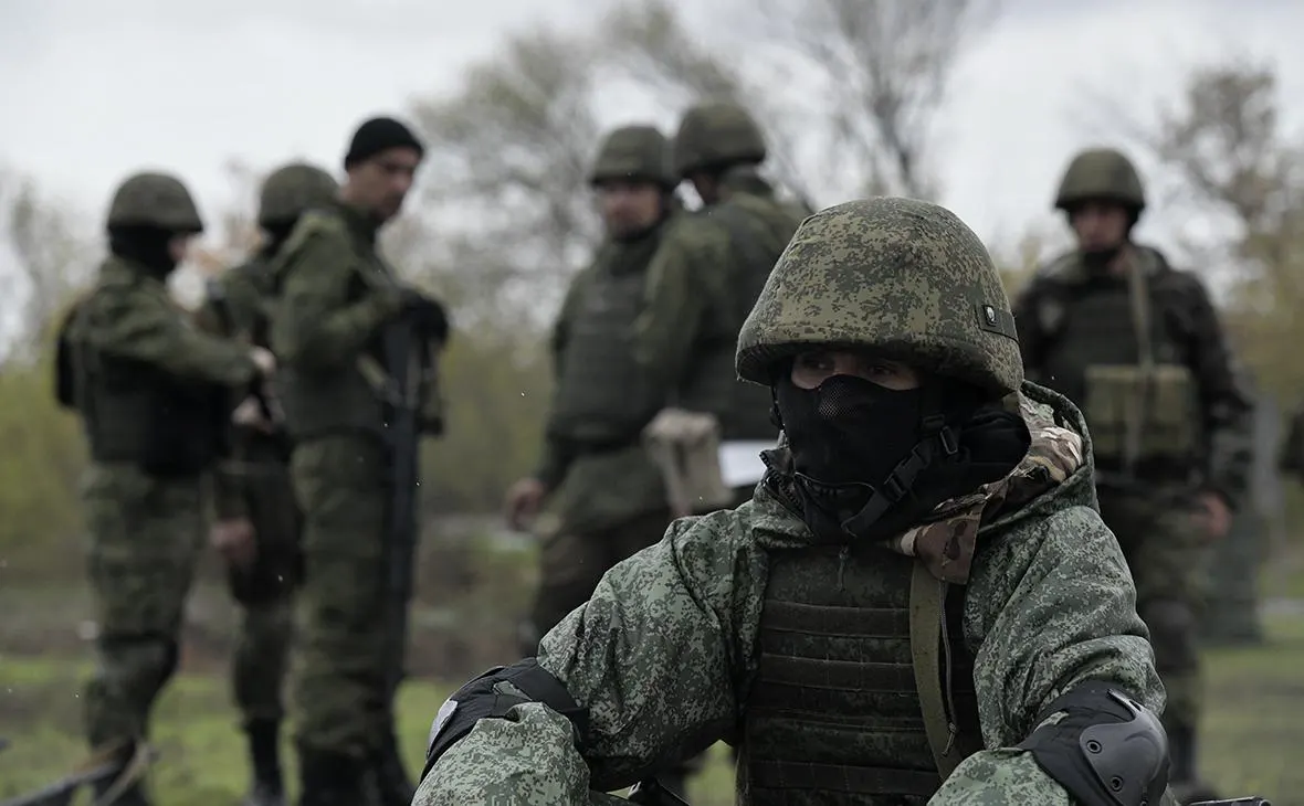 Бывшие чиновники, военные эксперты и представители разведок отмечают отставание по технологиям и тактике; без мобилизации ресурсов и людей шансы изменить ход боевых действий невысоки. Окончательное решение о мобилизации пока не принято.