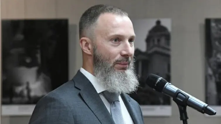 Усс объявил, что не будет участвовать в праймериз и выборах; первым заместителем губернатора, рассматриваемым на место в Совете Федерации, стал Сергей Пономаренко.