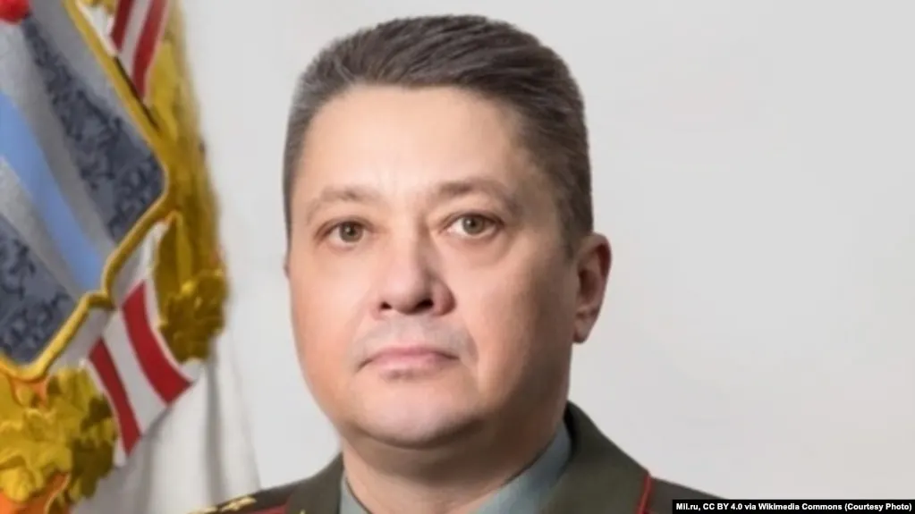Минобороны официально объявило, что генерал‑полковник Александр Чайко назначен главнокомандующим Воздушно‑космических сил. Ранее он командовал группировкой в Сирии и Восточным военным округом; в марте 2026 года был включён в санкционные списки ЕС.