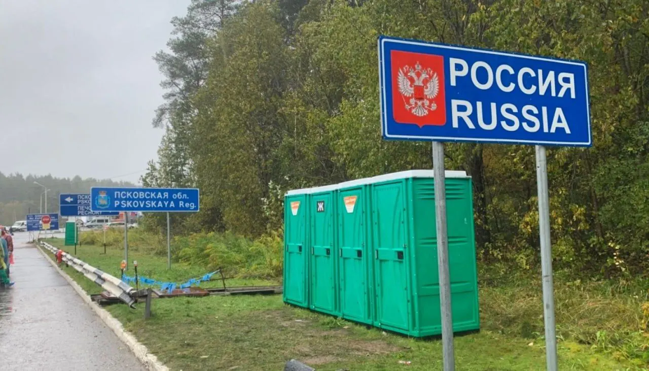В 21-м пакете санкций Евросоюз предлагает ввести полный визовый запрет для тех, кто служил в российских вооружённых силах или прокси‑группах с начала полномасштабного вторжения. Остаются вопросы по критериям включения в списки, а также по применению мер к срочникам и дезертирам.