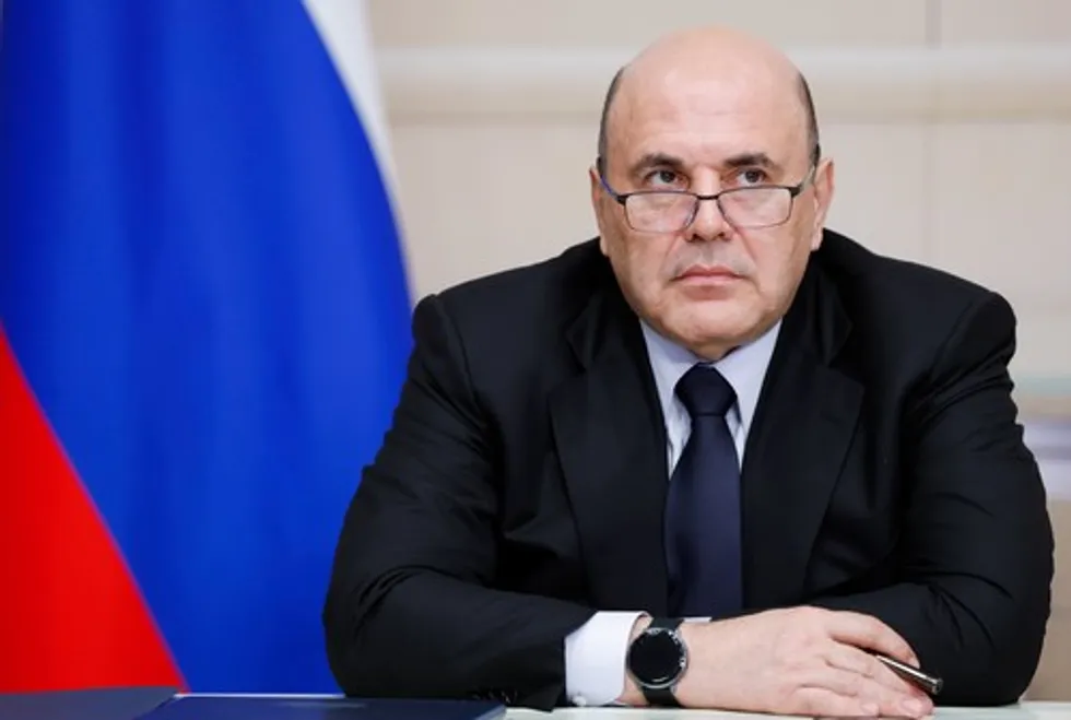 По данным утечек, у сестры Михаила Мишустина в 2022 году на счету в Газпромбанке оказалась сумма в 12 млрд руб. Официальные доходы и прежние выплаты близких не объясняют объём накоплений; расследование также прослеживает связи с бизнесменом Александром Удодовым и зарубежными структурами.