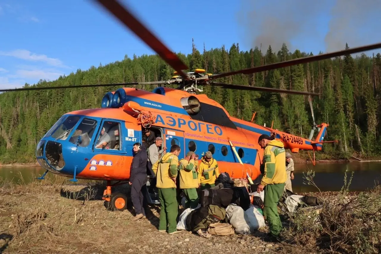 Площадь горящих участков выросла до 83,6 тыс. га. В ликвидации задействованы более 1,5 тыс. человек, спецтехника и авиация; в регион переброшены межрегиональные резервные подразделения.