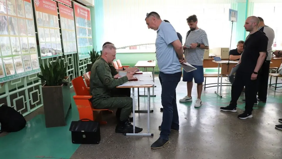 В Гродненской области с 17 по 26 июня проходят учения по мобилизации граждан и техники. Одновременно сообщается о вызовах запасников и нарастании давления со стороны России с требованиями участия в эскалации конфликта.