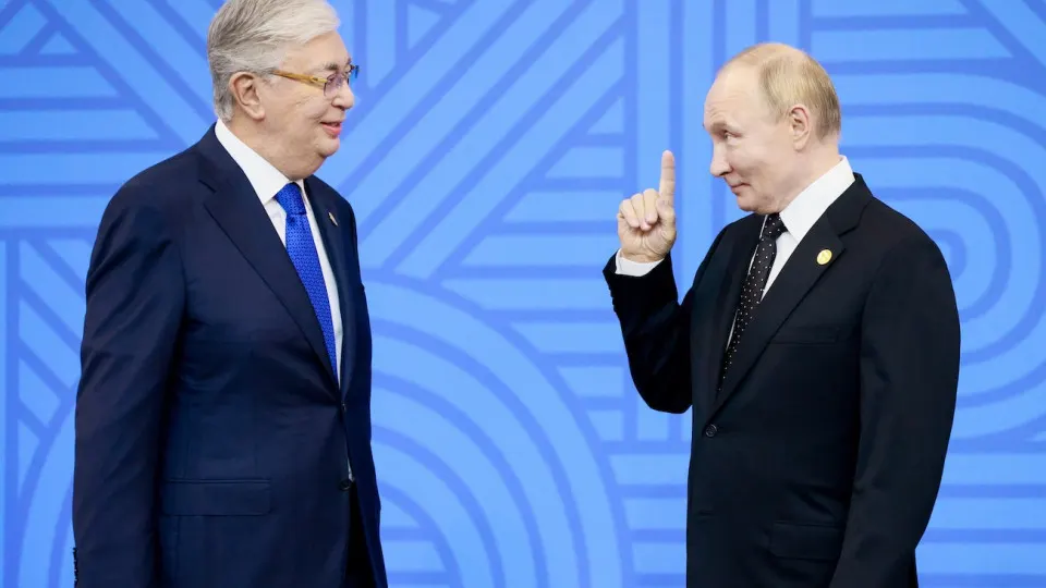 На фоне сокращения выпуска топлива и плановых простоев в РФ рассматривают поставки из Казахстана и взаимный обмен топливом, чтобы покрыть летний дефицит.