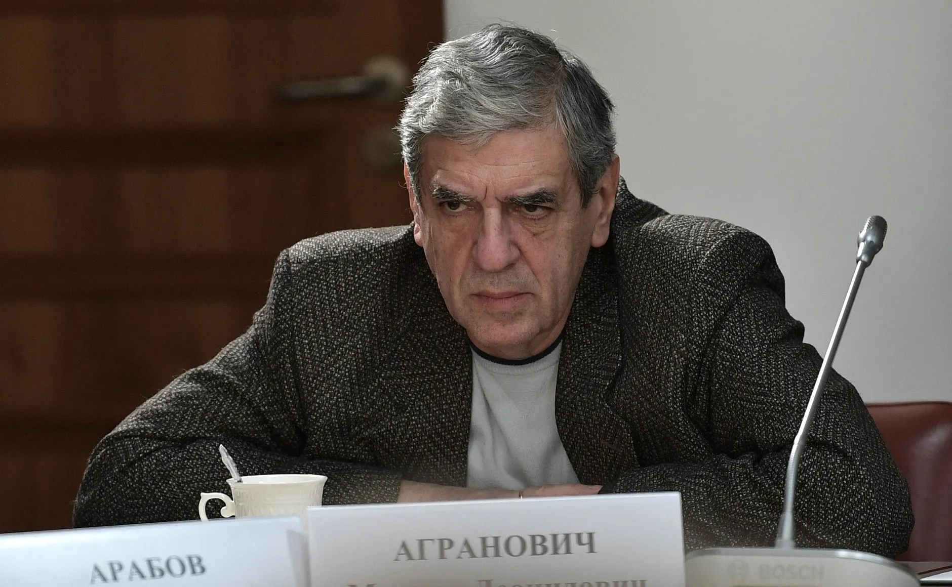Операторский факультет ВГИКа объявил набор в специальную группу с бесплатным обучением с 2027 года при условии годового контракта с Минобороны для службы в войсках беспилотных летательных аппаратов. Абитуриентам обещают жильё, статус ветерана и льготы; правозащитники предупреждают о рисках и возможном обмане.
