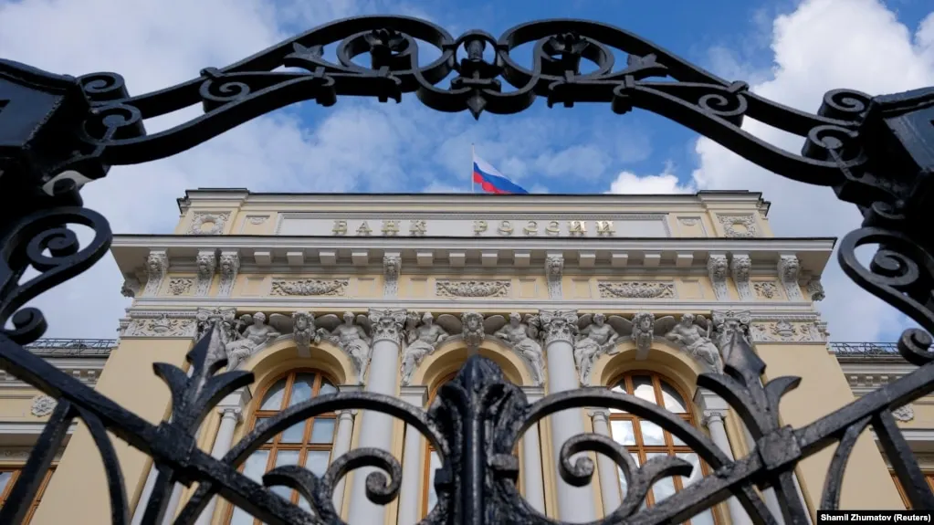 Центробанк снизил прогноз роста ВВП на 2026 год до 0–1% и повысил прогноз инфляции до 6–7%. Также пересмотрены оценки бюджета, цены на нефть и внешнеторговые показатели.