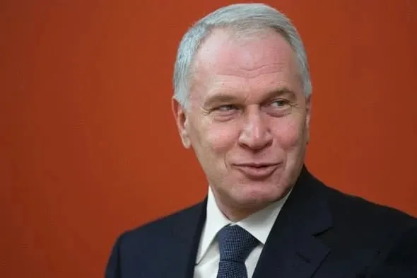Президент подписал указ о награждении Юрия Ковальчука за вклад в социальные проекты, сохранение культурно‑исторических ценностей и благотворительность. Forbes оценивает его капитал в $2 млрд; ранее он получал орден IV степени.