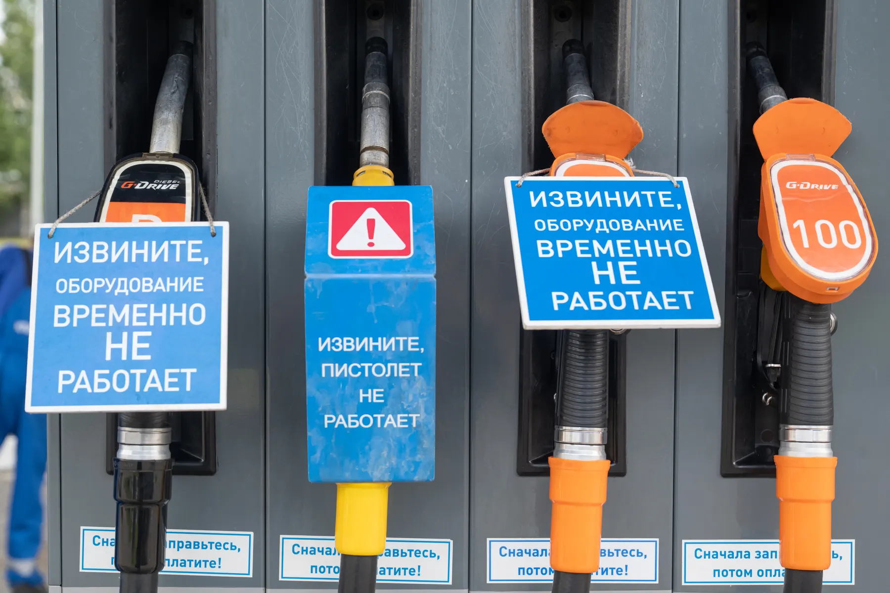 Федеральная антимонопольная служба инициировала проверки и дела в ряде регионов из‑за резкого роста цен на бензин и дизель, ведомство также усмотрело признаки картельного сговора на оптовом рынке.